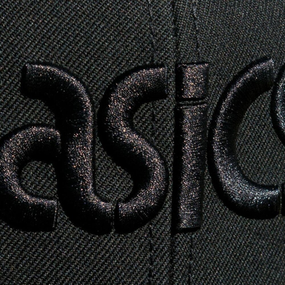 Asics snap back training cap in black. - Picture 2 of 2